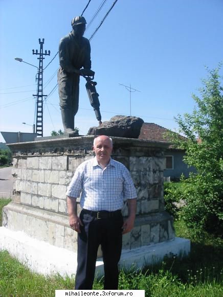 AGATE MAGICE 2006...poezii de Mihai LEONTE - MINERUL Minerul e singur - AGATE MAGICE 2006...autor Mihai LEONTE